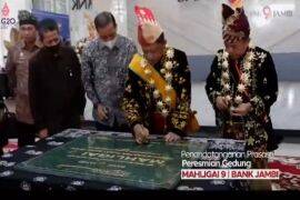 Tito Tandatangani Prasasti Mahligai 9 Bank Jambi, Yunsak El Halcon: Alhamdulillah