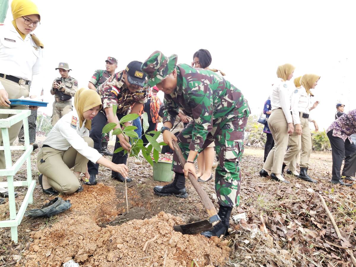 TNI Tanam Ribuan Pohon Secara Serentak di Wilayah Jambi