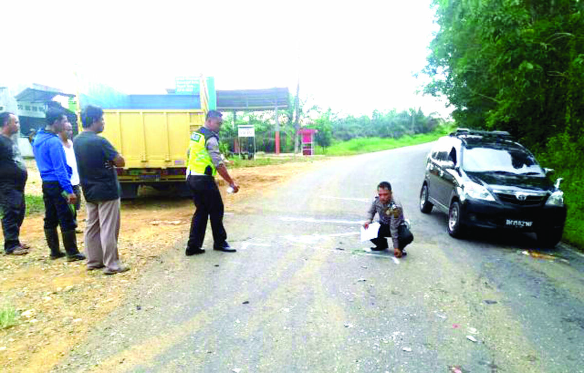 Truk Hantam Motor, Dua Orang Luka Parah