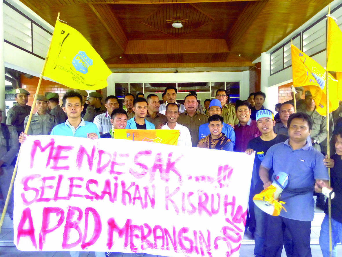 Tuntut Selesaiakan APBD, PMII Gelar Aksi