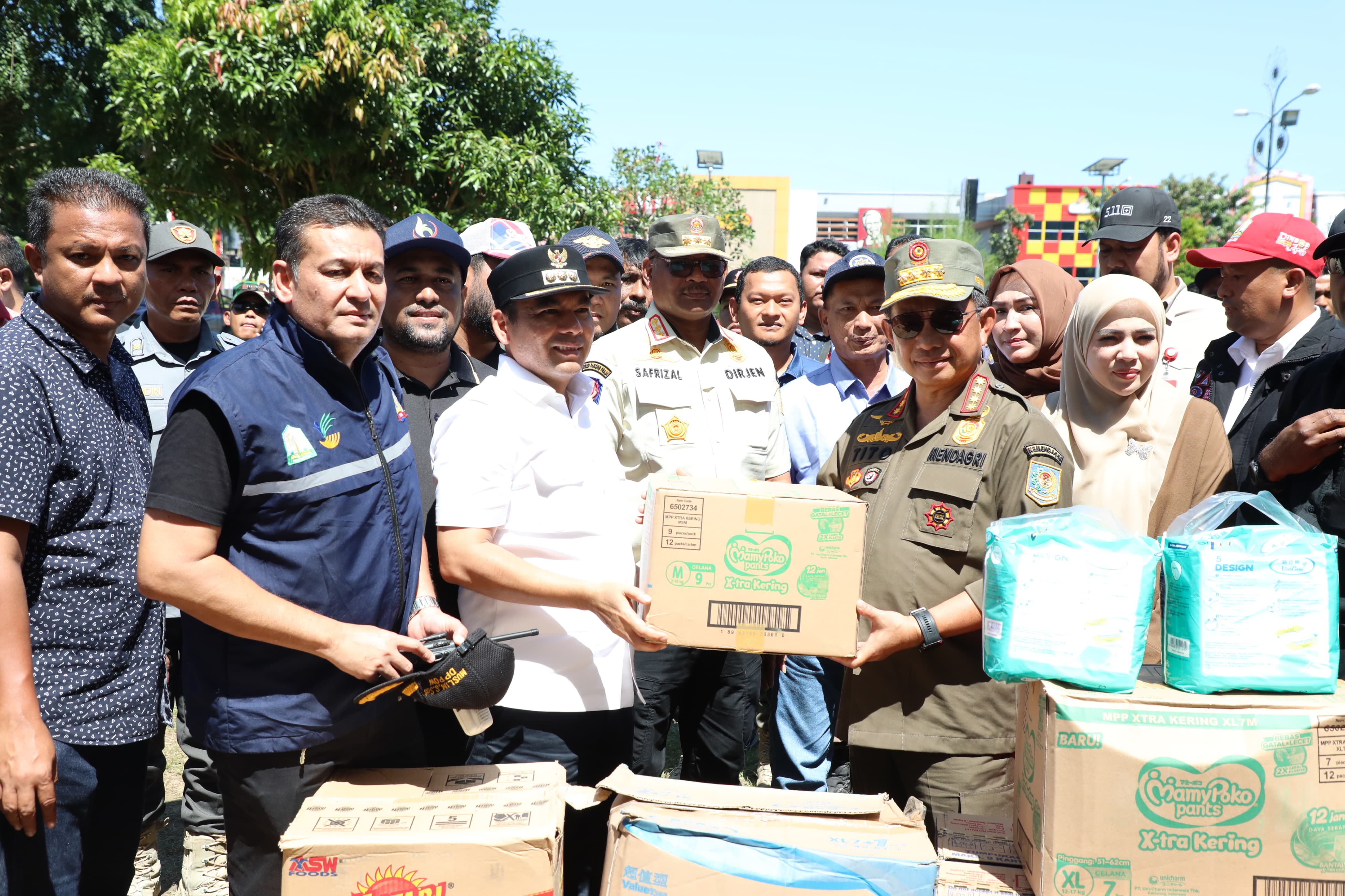 Turun ke Lhokseumawe, Mendagri Cek Infrastruktur Vital dan Salurkan Bantuan