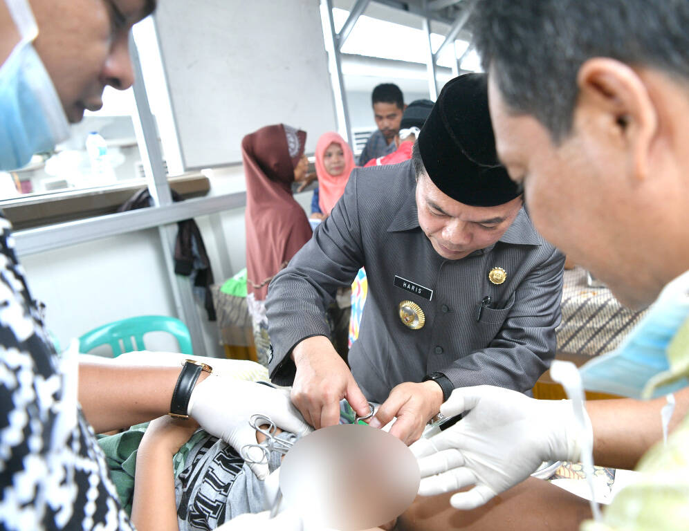 Ultah ke-44, H Al Haris Gelar Sunatan Massal