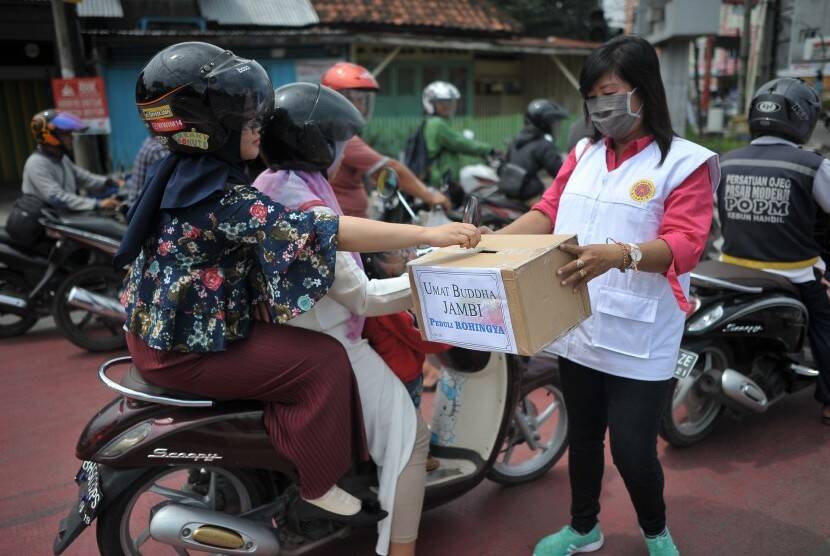 Umat Buddha Galang Dana Untuk Rohingya