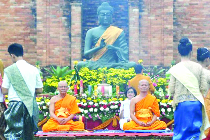 Umat Buddha Jambi Rayakan Waisak di Candi Muara Jambi