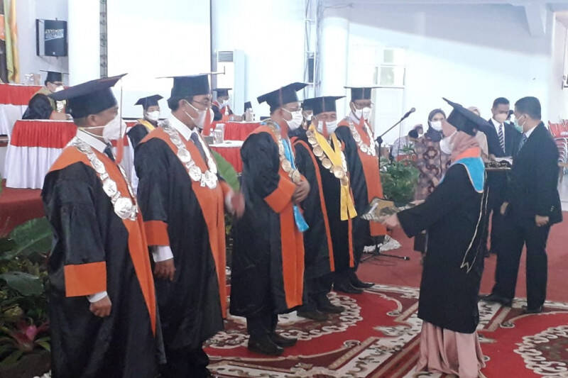 Universitas Jambi Wisuda 1.143 Mahasiswa