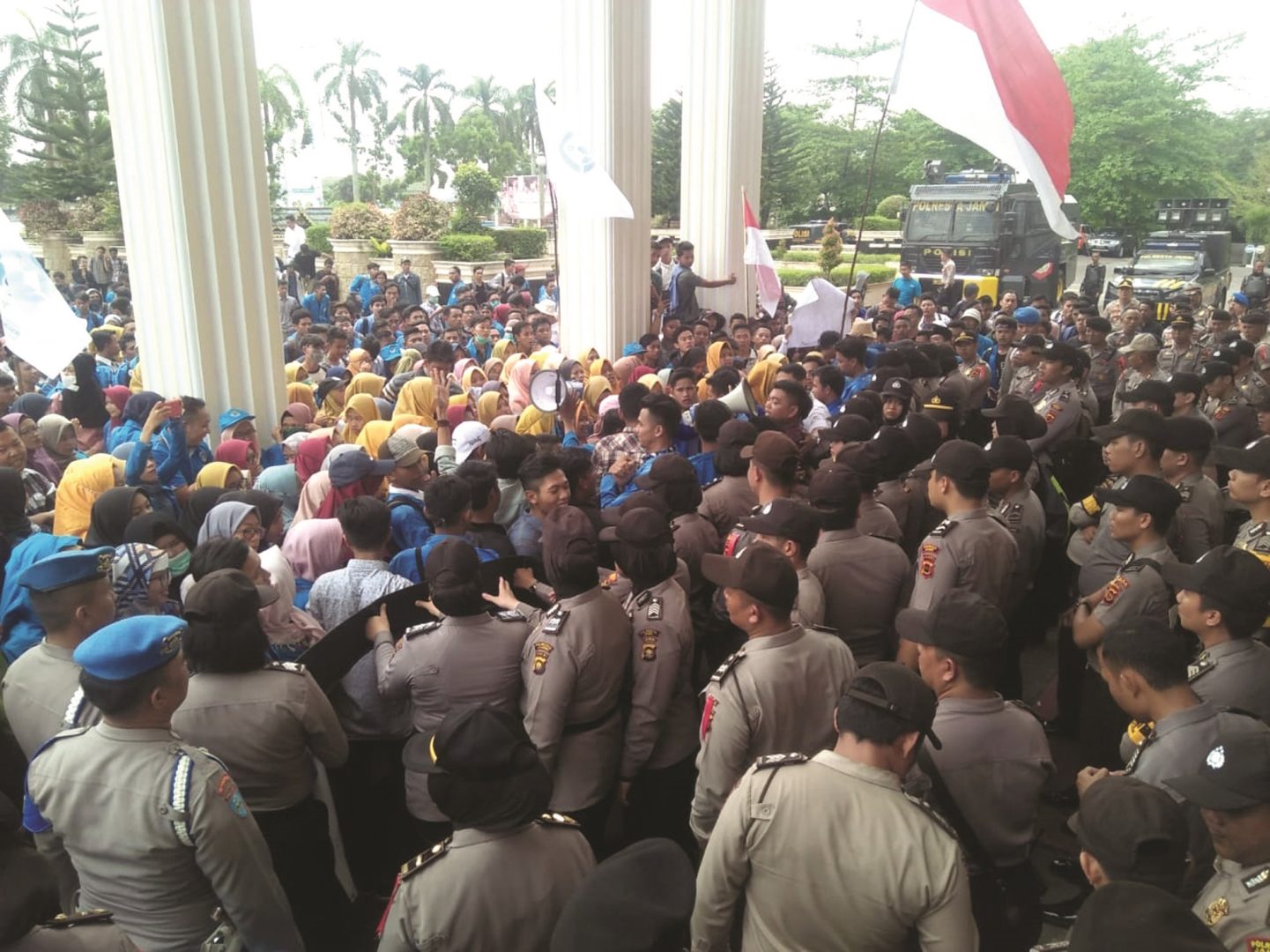 Unjukarasa Mahasiwa Jambi Berujung Betrok Dengan Polisi