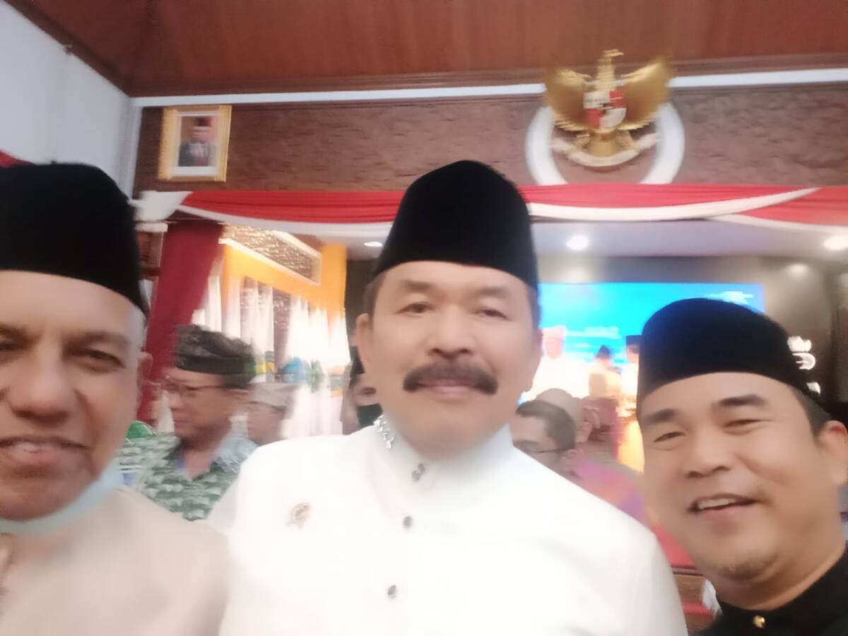 Usman Ermulan Saksikan Langsung Penyerahan Adat Jaksa Agung