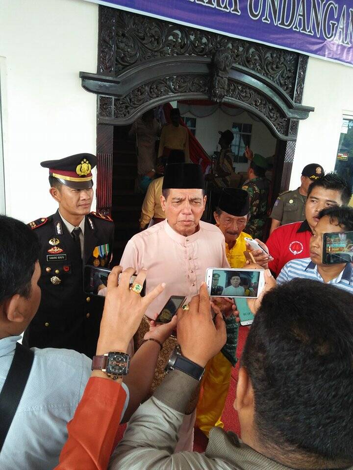 Usman Ermulan Saran Warga Bujuk Pemkab