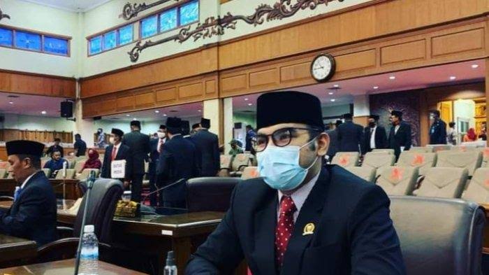 Varial Adhi Mohon Buka Kuping Lebar-lebar, Anda Disorot Dewan! Nasib Pendidikan Kian Miris