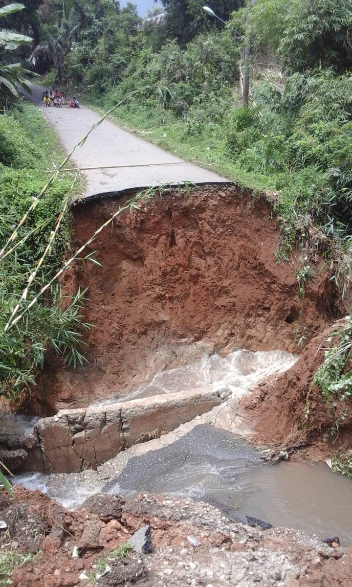 Wabup, H Hillalatil Badri Kunjungi Jalan Putus di Rantau Gedang