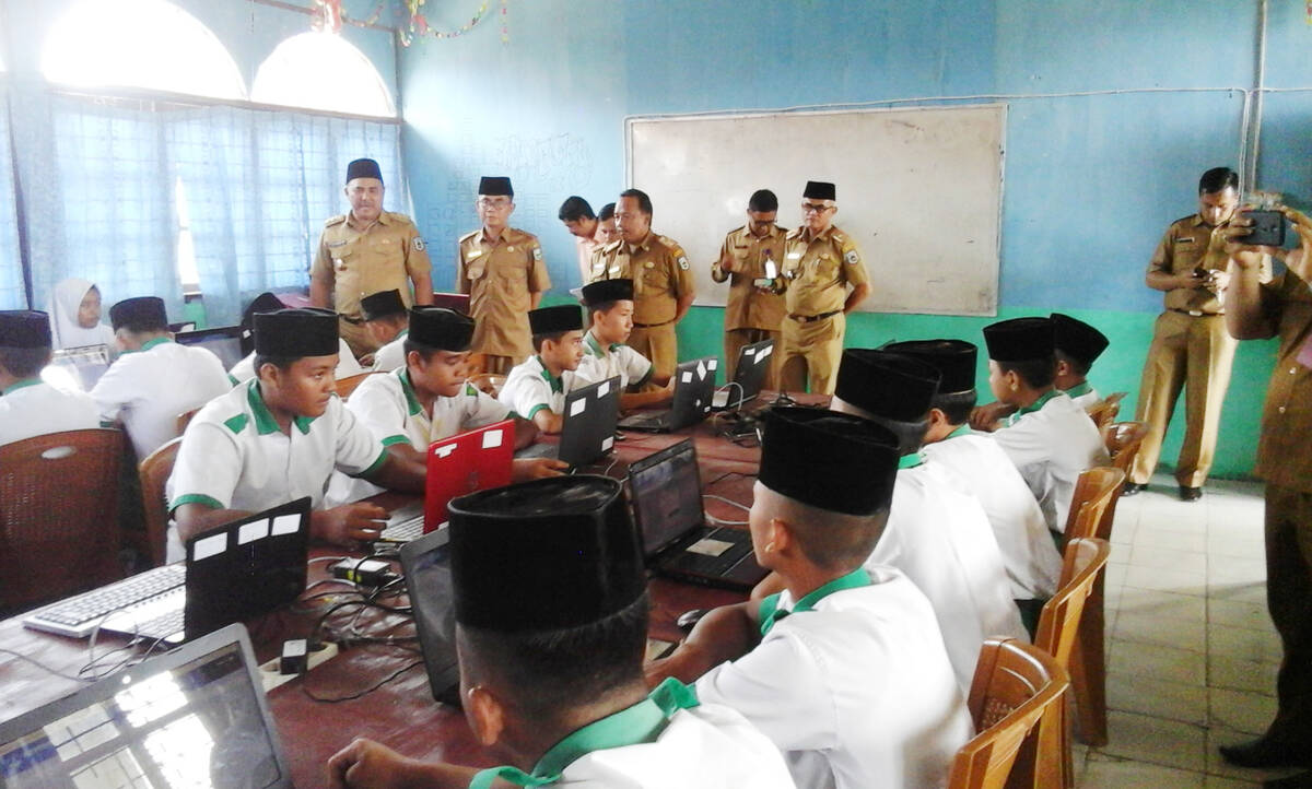 Wabup Sarolangun Tinjau UNBK