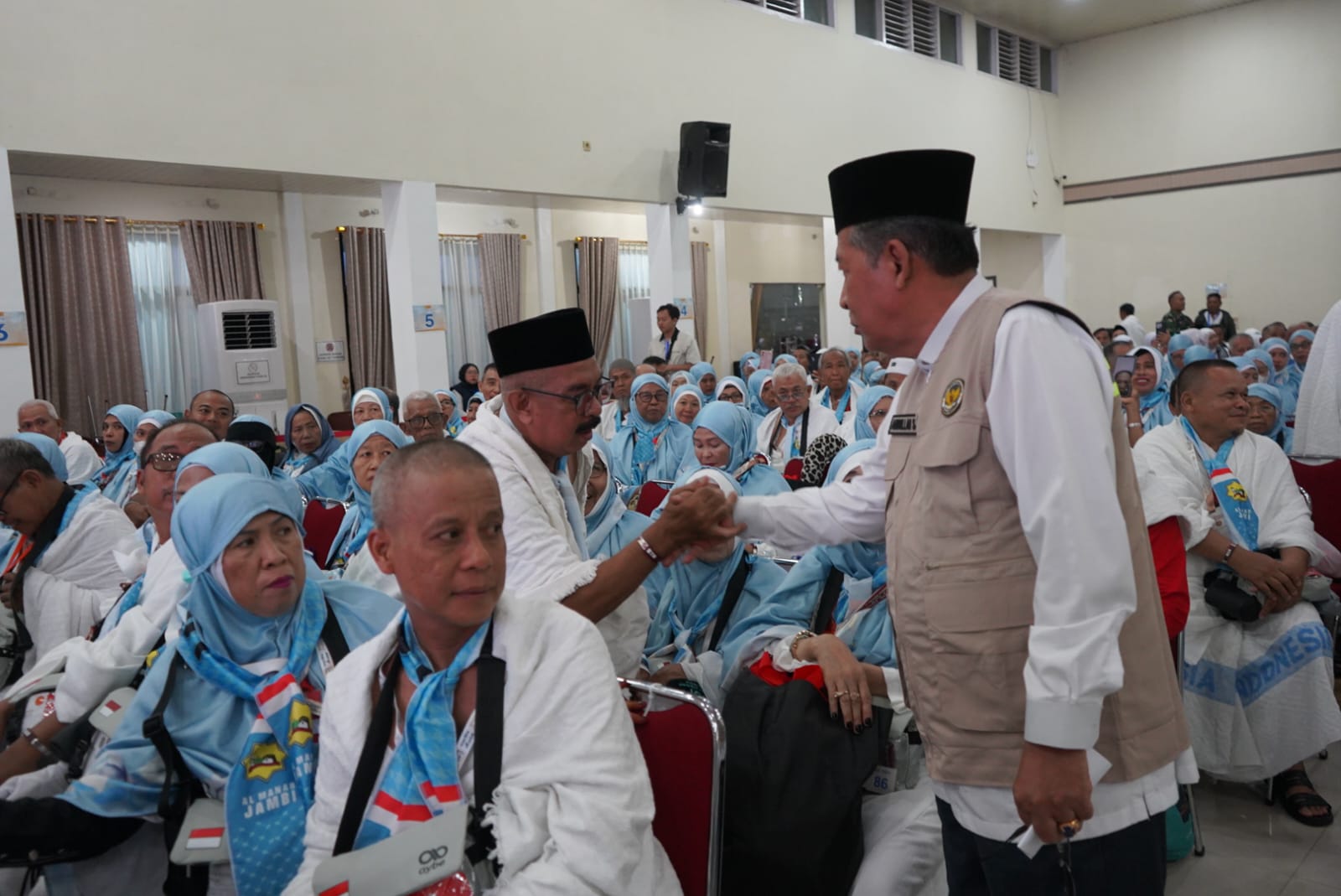 Wagub Lepas 443 Jamaah Calon Haji Provinsi Jambi Kloter BTH 21