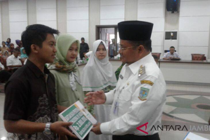 Wakil Wali Kota Serahkan Bea Siswa Baznas