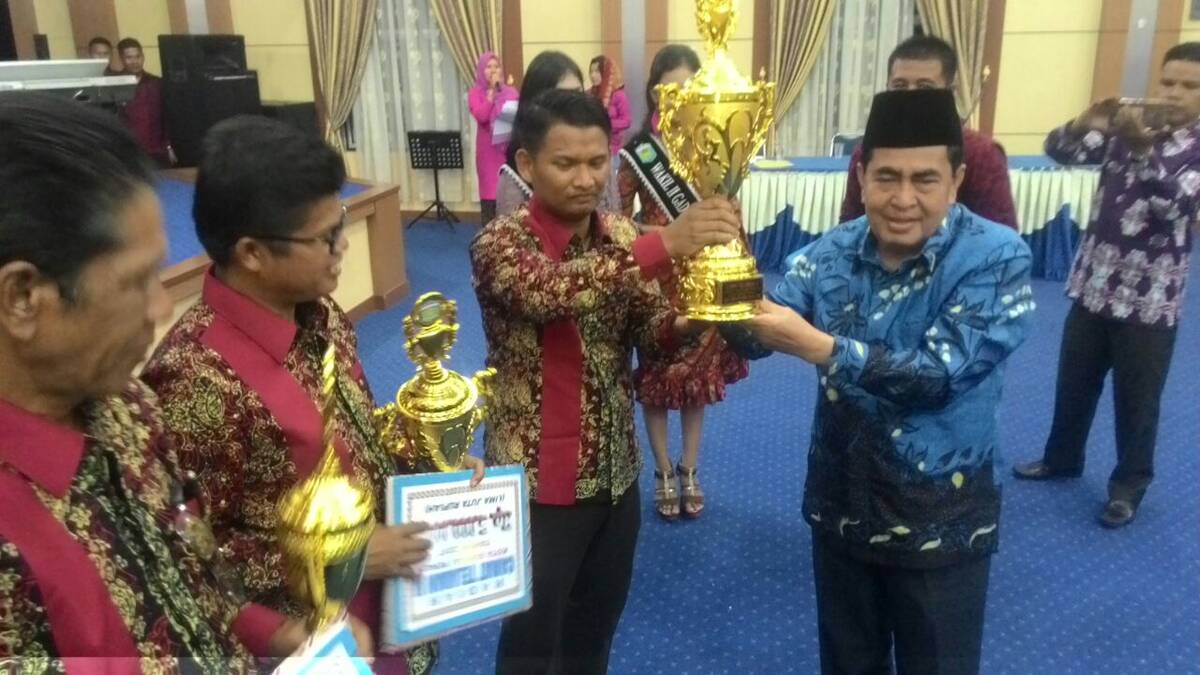 Wako Sungaipenuh, Serahkan Penghargaan Camat Teladan