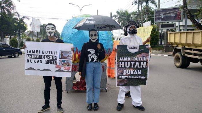 Walhi Jambi Aksi di Persimpangan Jalan