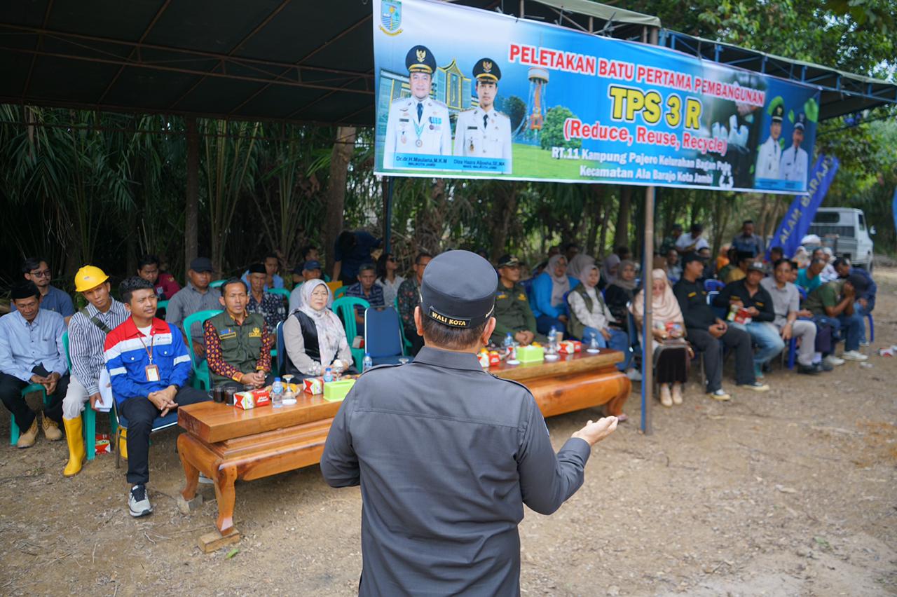 Wali Kota Maulana Letakan Batu Pertama di TPS3R Alam Barajo