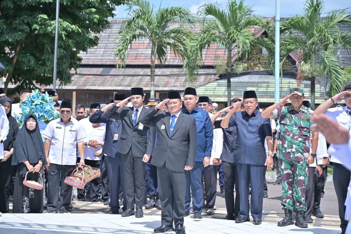 Wali Kota Pimpin Prosesi Pemakaman Mantan Wali Kota Jambi