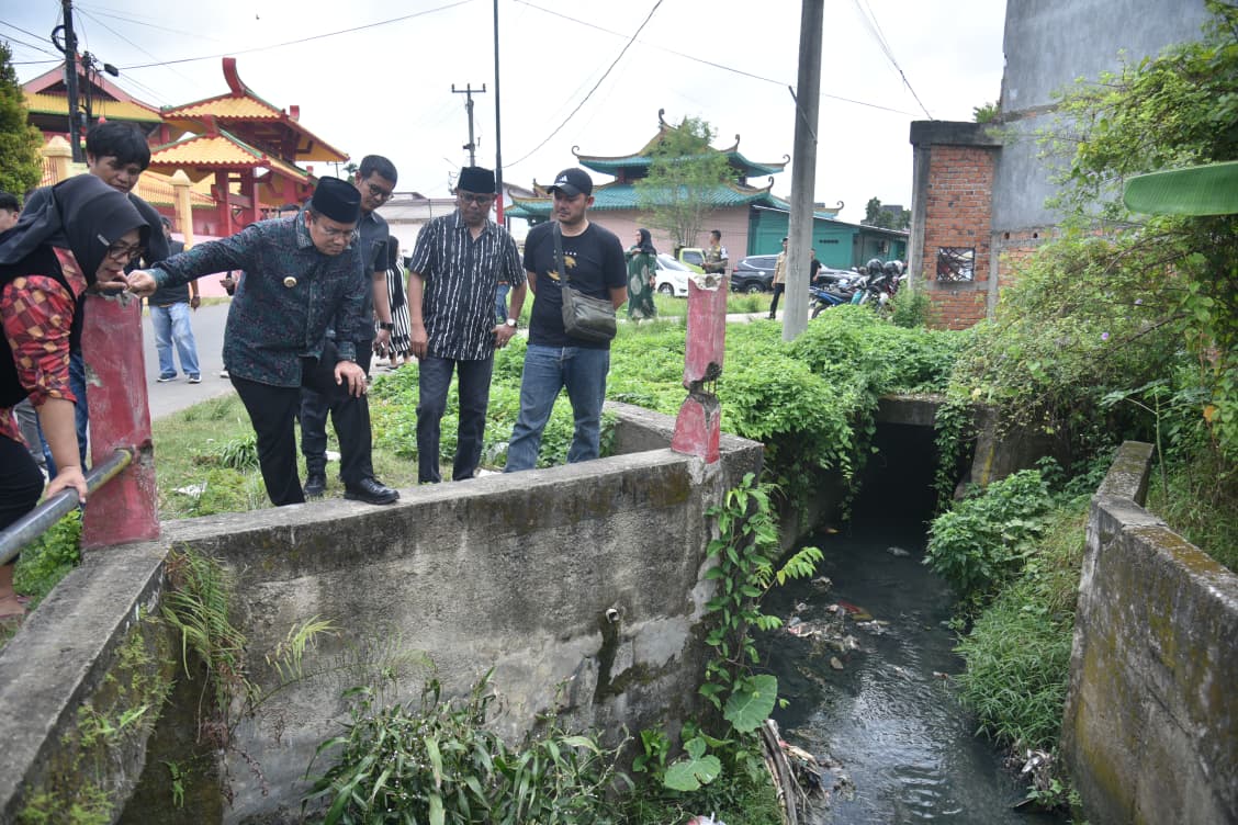 Wali Kota Tinjau Daerah Rawan Terdampak Banjir, Kampung Bahagia Digempur