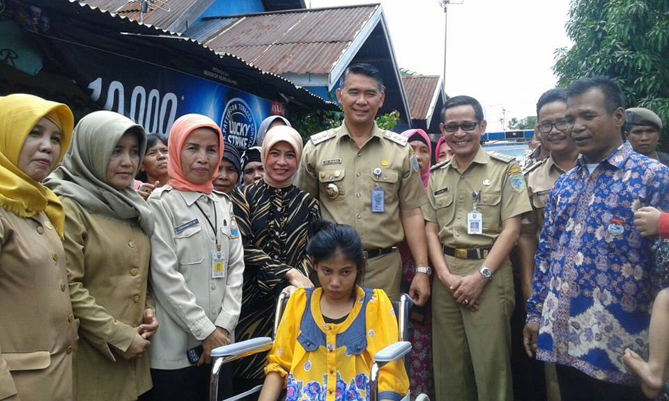 Walikota Berikan Kursi Roda kepada Tiga Penyandang Disabilitas.