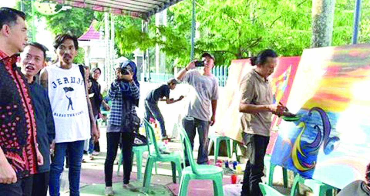 Walikota Buka Festival Melukis diatas Kanvas 100 Meter.