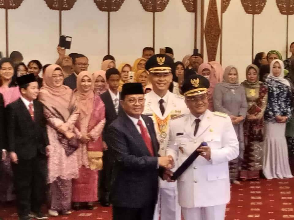 Plt Gubernur Jambi Fachrori Umar Lantik Walikota dan Wakil Walikota Terpilih