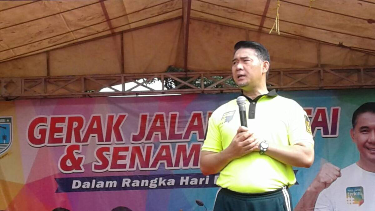 Walikota Lepas dan Ikuti Gerak Jalan Santai dan Senam