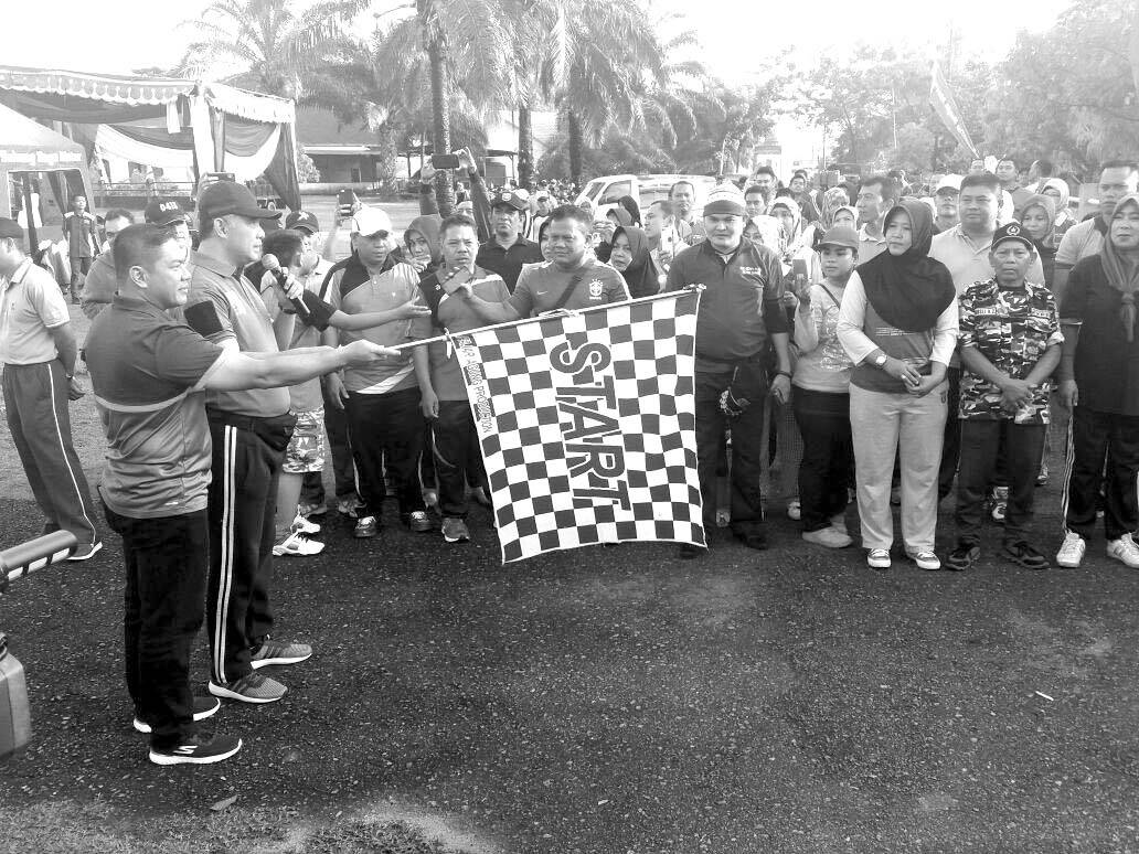 Walikota Lepas Gerak Jalan Santai Memperingati HUT TNI ke-72