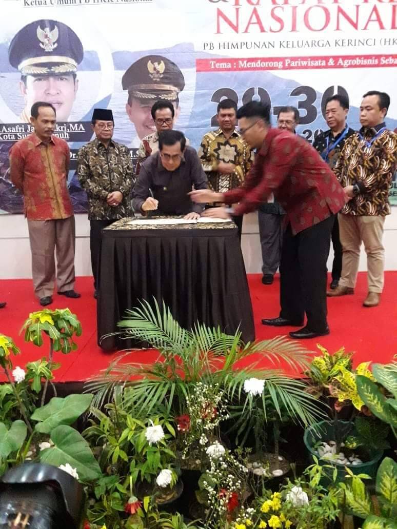 Walikota Tandatangani MoU Pengembangan Pariwisata dan Agrobisnis