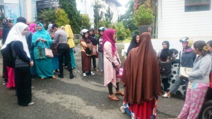 Warga Blokir Jalan Menuju SMA 4 Kota Jambi