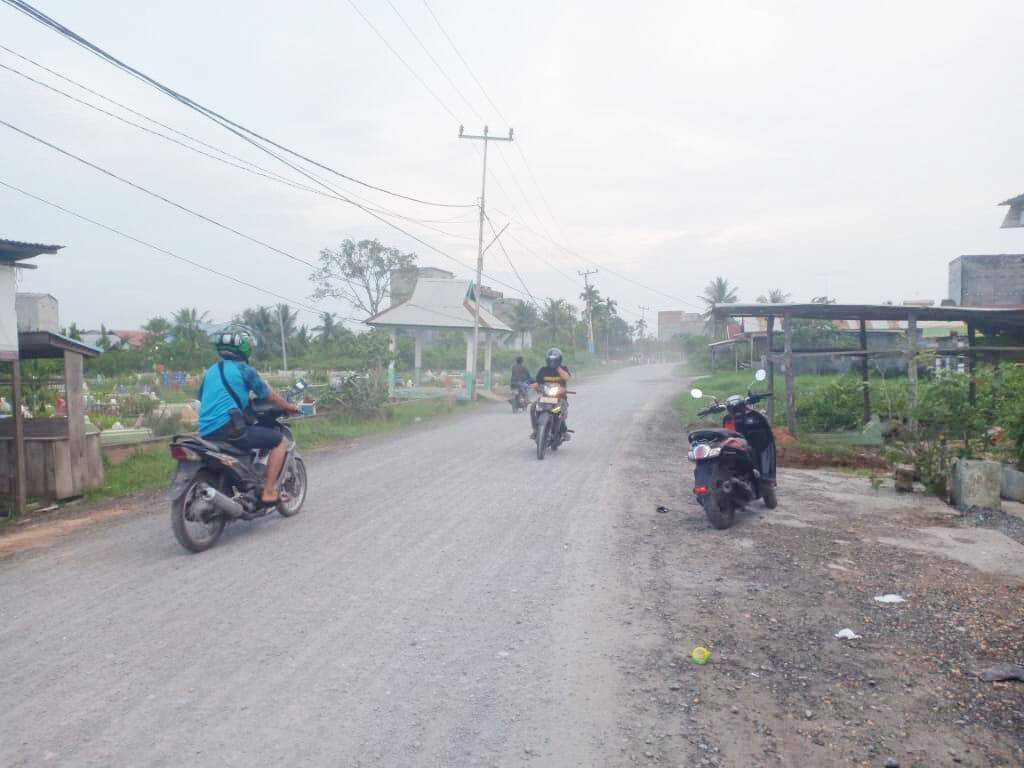 Warga Keluhkan Jalan Sriwijaya Ujung Berdebu
