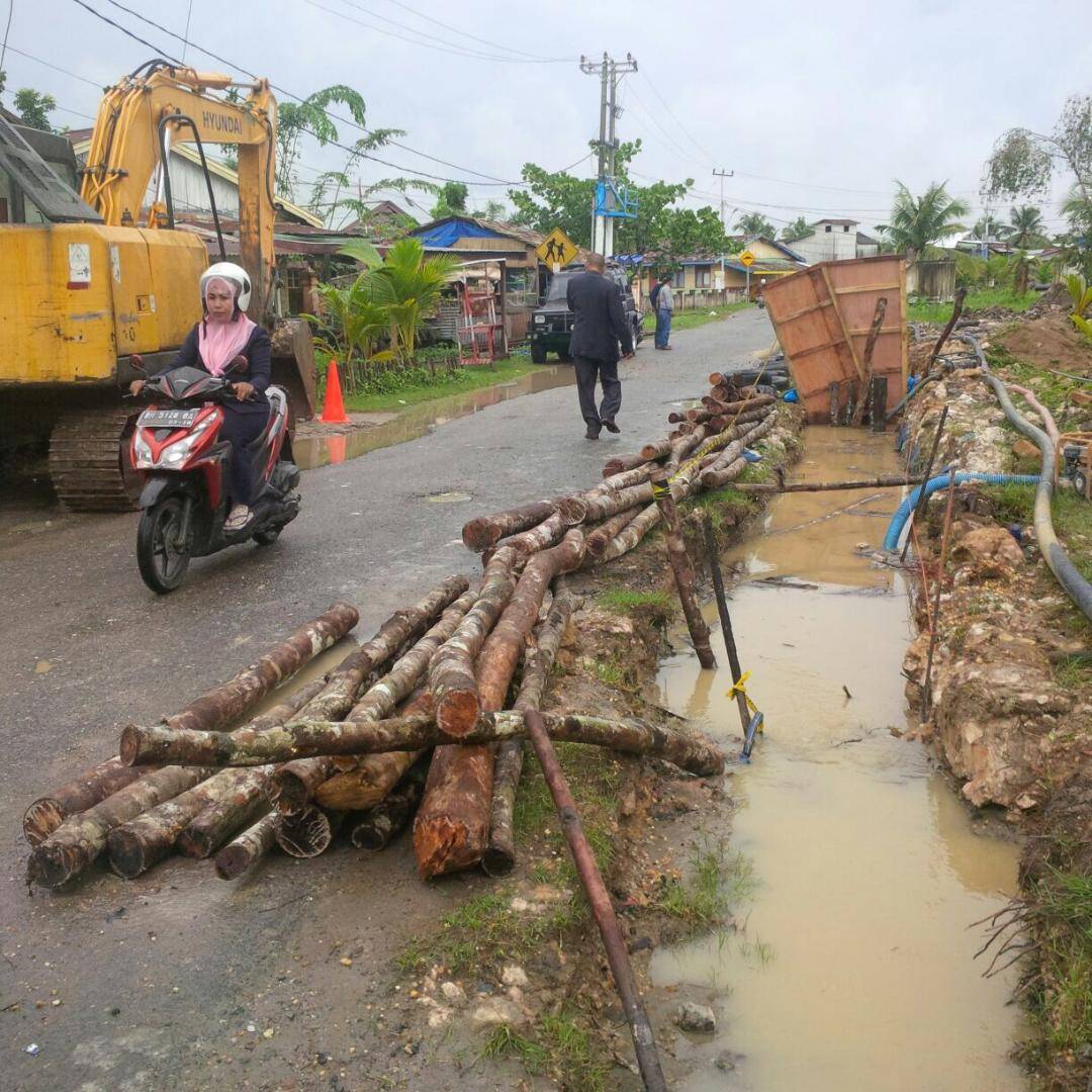 Warga Sambut Positif Proyek Drainase