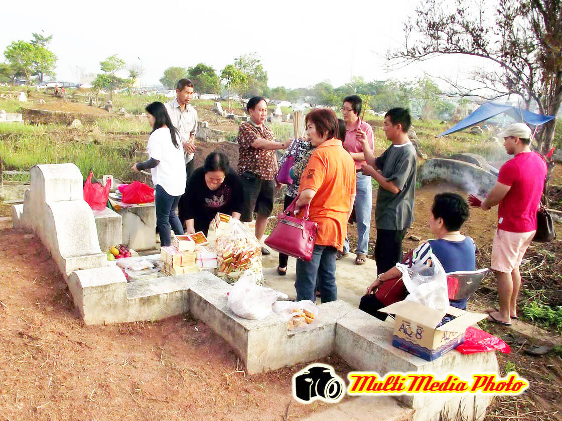 Warga tionghoa jambi gelar ritual &#8220;cheng beng&#8221;