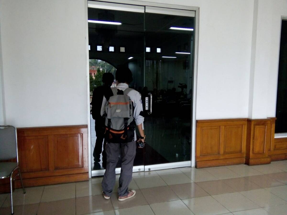 Wartawan Dilarang Masuk,Di Ruang Rapat DPRD Batanghari Ada Apa??