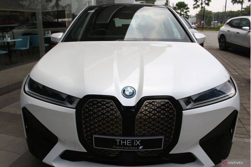 Wow Keren! BMW Sedang Garap XM Hybrid Versi Enam Silinder