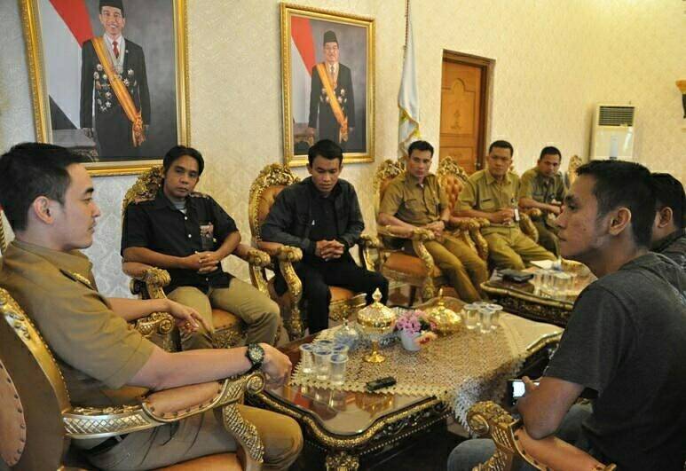 Zola : 100 Tahun Membangun dapat Rusak Satu Malam