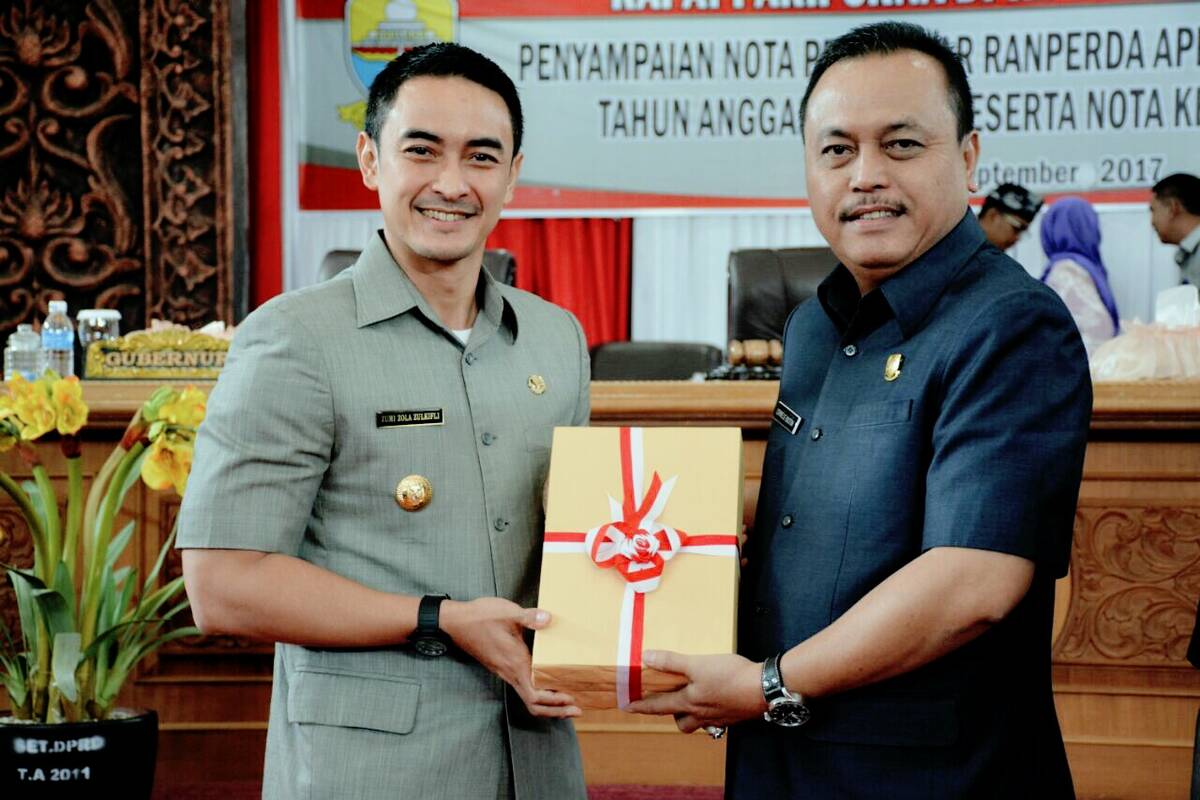 Zola Sampaikan Nota Pengantar RAPBD 2018