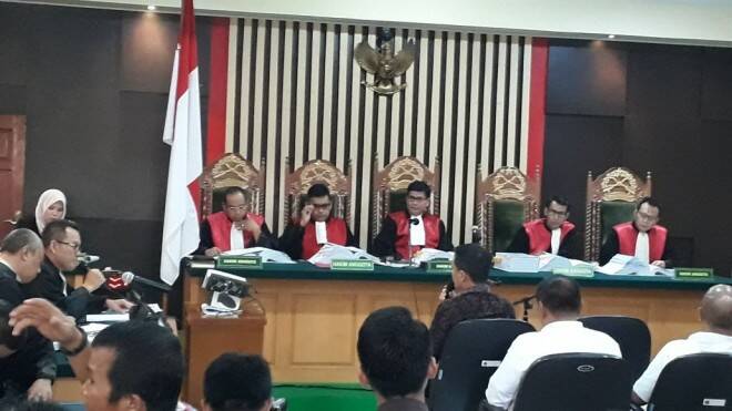 Zumi Zola Bersaksi di Pengadilan Tipikor