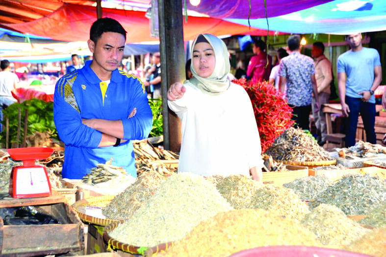 Zumi Zola Cek Harga Kebutuhan Pokok di Pasar Modern Muaro Bungo